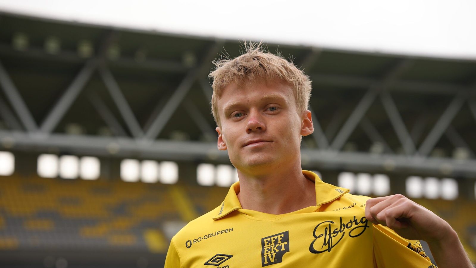 Sjáðu Ara koma til bjargar með fal­legu marki