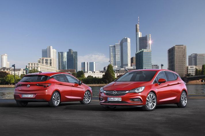 Nýjum Opel Astra hefur verið tekið með kostum og Opel hefur borist mikið af pöntunum í bílinn.
