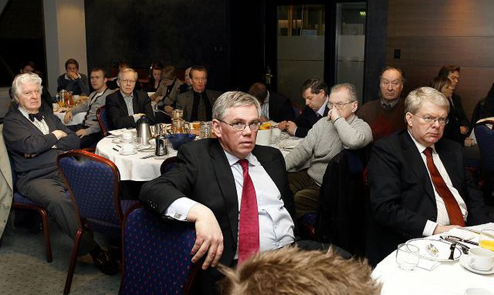 Á fundi Samtaka fjárfesta. Vilhjálmur Bjarnason fjárfestir situr hér við hlið Þórarins V. Þórarinssonar lögmanns, en sá síðarnefndi flutti eitt þriggja erinda á morgunverðarfundi Samtaka fjárfesta í gær. Fréttablaðið/GVA