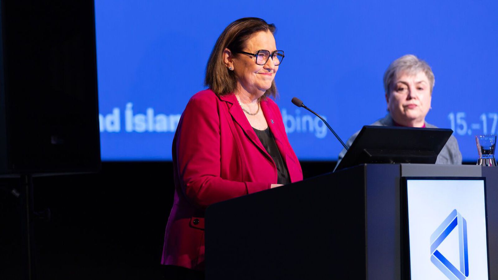 „Vélin að bila og hún stingur upp á að við skiptum um á­klæði“