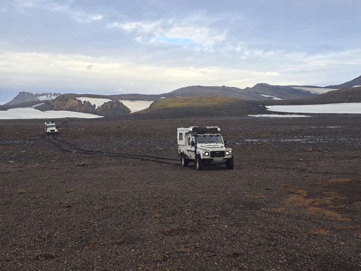 Land Rover jepparnir tveir. 