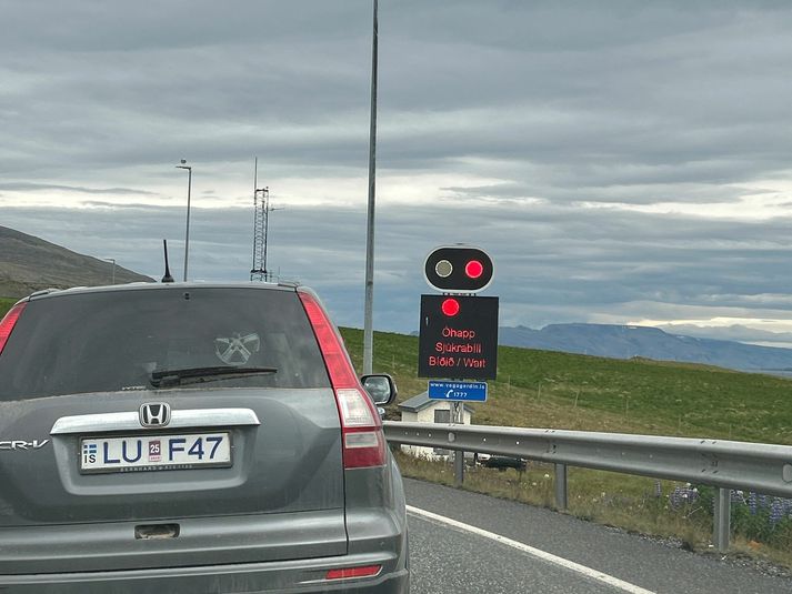 Röð var við göngin kl 13:07