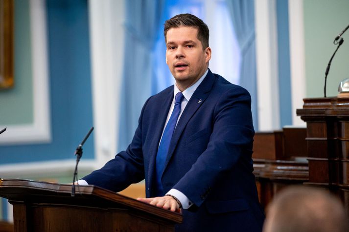 Tómas vildi taka það fram að það truflaði hann ekki hið minnsta þótt Samfylkingin noti hina ríkisstjórnarflokkana sem golfmottur fyrir utan dyr stjórnarheimilisins en þetta væri eitthvað annað.