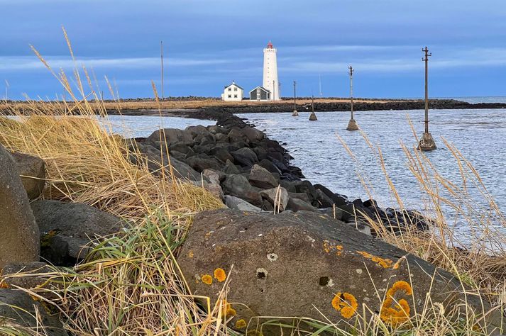 Lík fannst við Gróttu á ellefta tímanum á sunnudag.