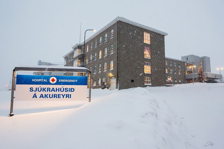 Barnið kom í heiminn á Sjúkrahúsinu á Akureyri.