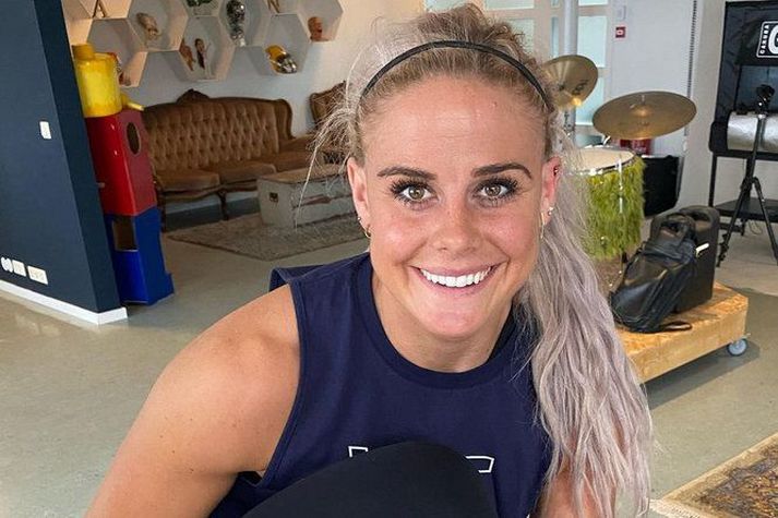 Sara Sigmundsdóttir má nú æfa af fullum krafti og það styttist í fyrsta mótið eftir krossbandsslit sem fer fram í desember.