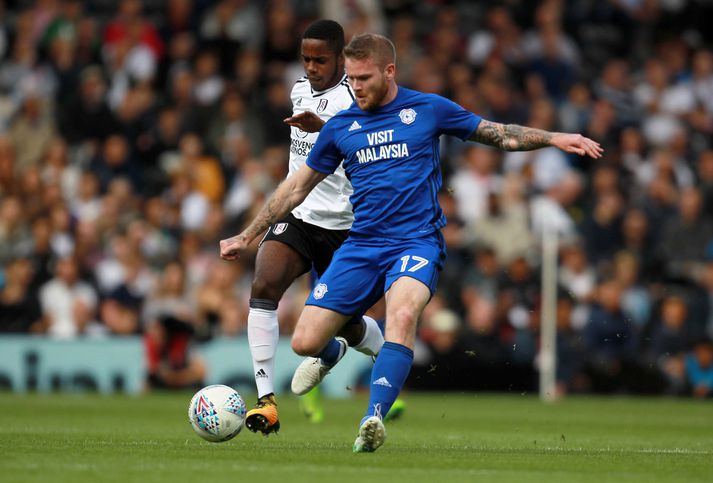 Aron Einar Gunnarsson í leik með Cardiff í ensku B-deildinni.