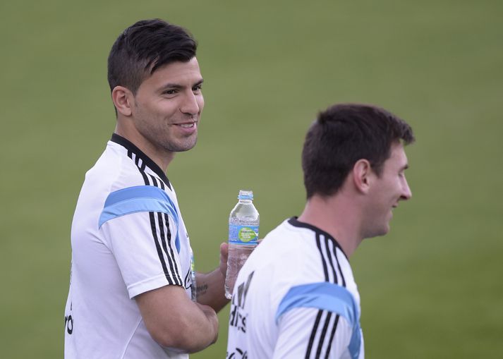 Agüero og Messi léttir á æfingu