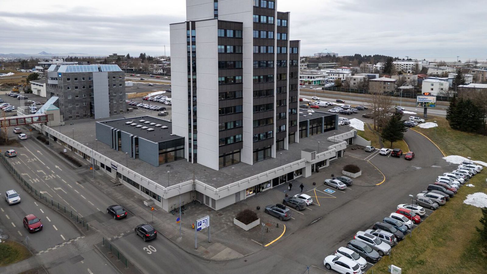 Birta og LV skoða mögu­legan sam­runa