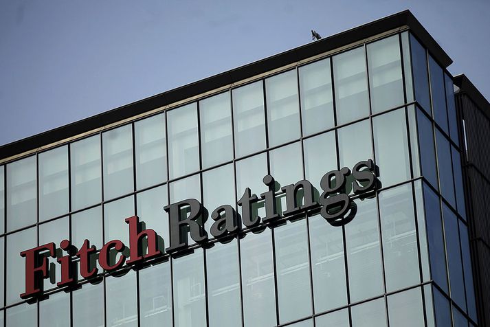 Þrjú matsfyrirtæki meta lánshæfi Ríkissjóðs Íslands. Þau eru, auk Fitch Ratings, Moody's Investors Service og Standard & Poor's.