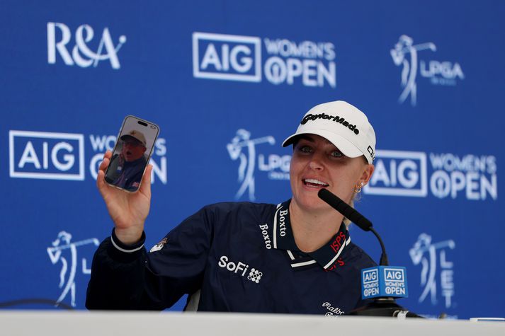 Kylfingurinn Charley Hull sýndi blaðamönnum myndband sem hún tók af hrekk sem hún gerði við kylfusveininn sinn.