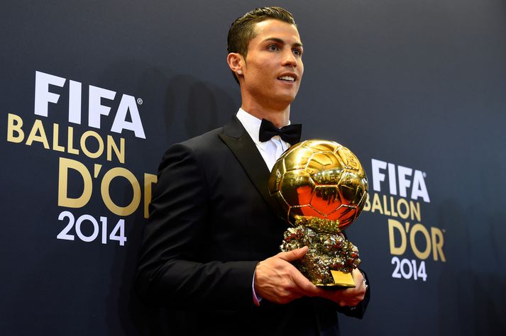 Cristiano Ronaldo með Gullboltann.
