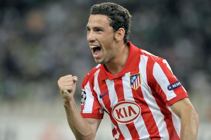 Maxi Rodriguez fagnar marki í leik með Atletico Madrid.