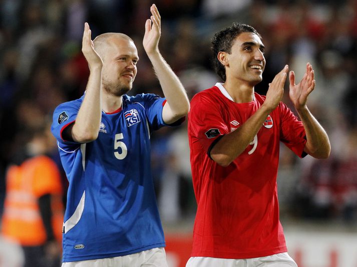 Norðmaðurinn Mohammed Abdellaoue fagnar sigri með félaga sínum í kvöld.