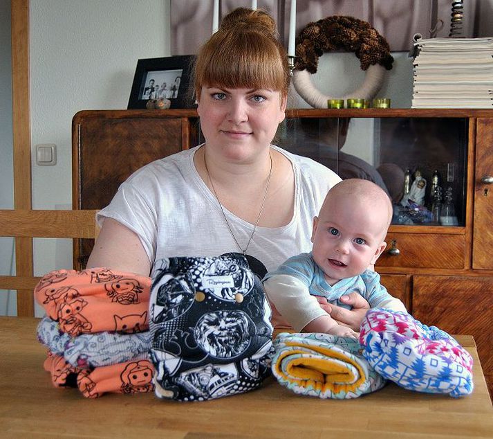 Elísabet Ósk Jónsdóttir með litla son sinn.