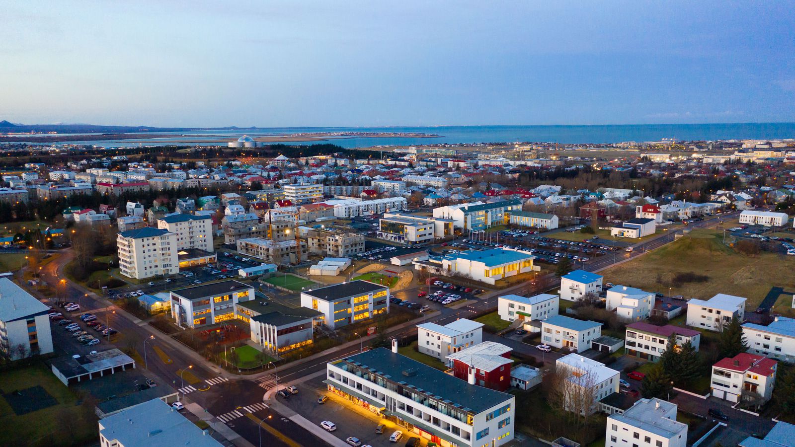 Lög­regla kölluð til þegar slegist var um bíla­stæði