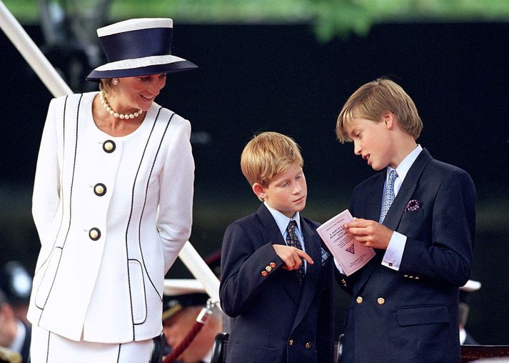 Díana prinsessa og synir hennar, Harry og Vilhjálmur, árið 1995.