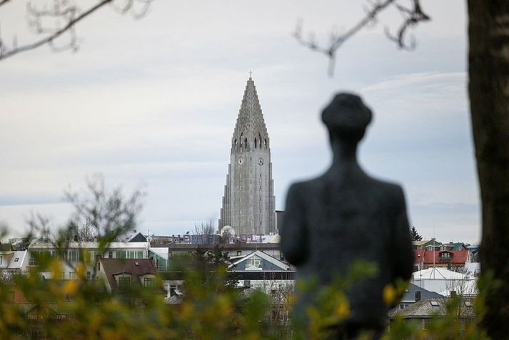 Gámur við Hallgrímskirkju vekur athygli.