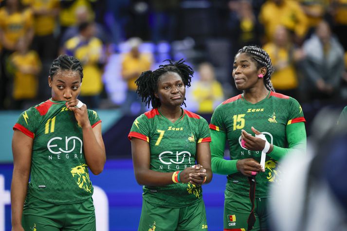 Vicky Orchelle Nyamsi Pokop, Laeticia Petronie Ateba Engadi og Paola Cyrielle Ebanga Baboga mættu Svíum í gær án tveggja liðsfélaga sem hurfu rétt fyrir HM.