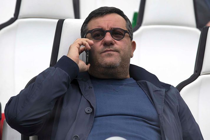 Mino Raiola er mikið í símanum þessa dagana að reyna að koma Pogba frá United.