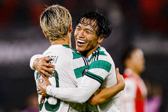 Reo Hatate fagnar marki með Celtic en hann er einn af fáum fótboltamönnum sem hita augun sín sérstaklega upp fyrir leiki.