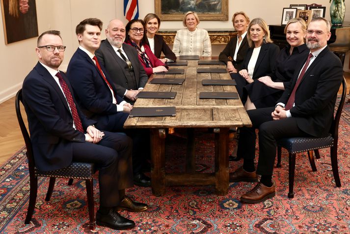 Ríkisstjórn Kristrúnar Frostadóttur. Á myndina vantar Ölmu Möller heilbrigðisráðherra og Eyjólf Ármannsson innviðaráðherra.