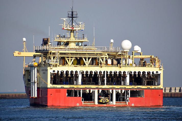 Rannsóknarskipið Ramford Sterling er engin smásmíði.