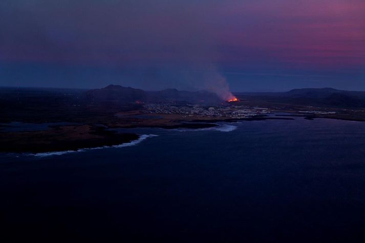 Eldgosið í og norðan Grindavíkur sést vel af sjó.