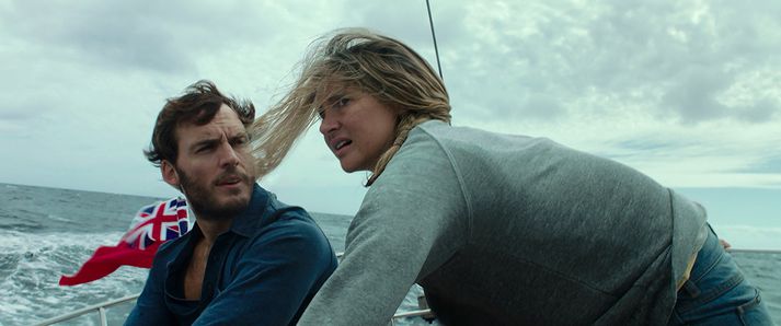 Sam Claflin og Shailene Woodley í hlutverkum sínum í Adrift.