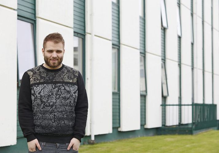 Sigurður Anton hefur ekki hætt að brosa síðan á forsýningu myndarinnar og er kominn með verk í kinnarnar.