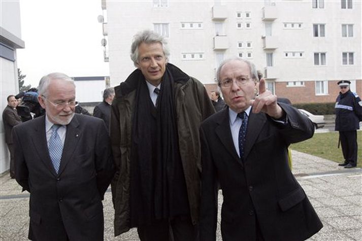 Dominique de Villepin, forsætisráðherra Frakklands, heimsótti vinnumiðlun í Poissy, vestur af París í gær.
