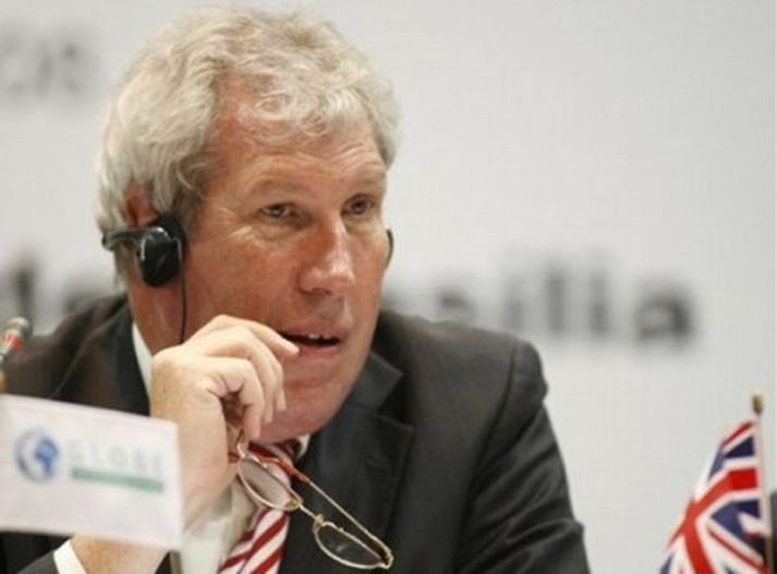 Elliot Morley, fyrrum landbúnaðarráðherra Bretlands, stígur til hliðar vegna útgjaldahneykslisins.