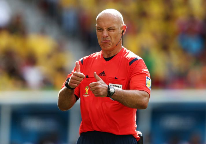Howard Webb flautar ei meir.