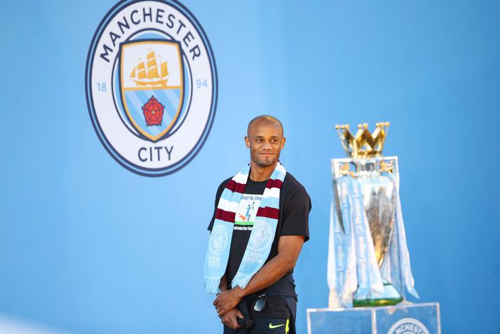 Vincent Kompany á sigurhátið Manchester City í gær.