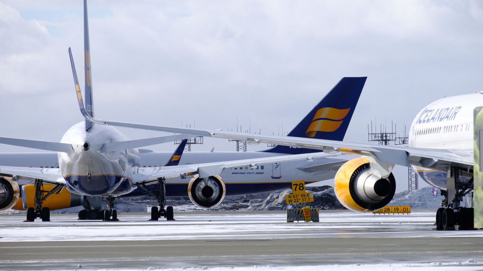 Lá við á­rekstri flug­vélar og „kústa“ vegna gleymsku flug­um­ferðar­stjóra