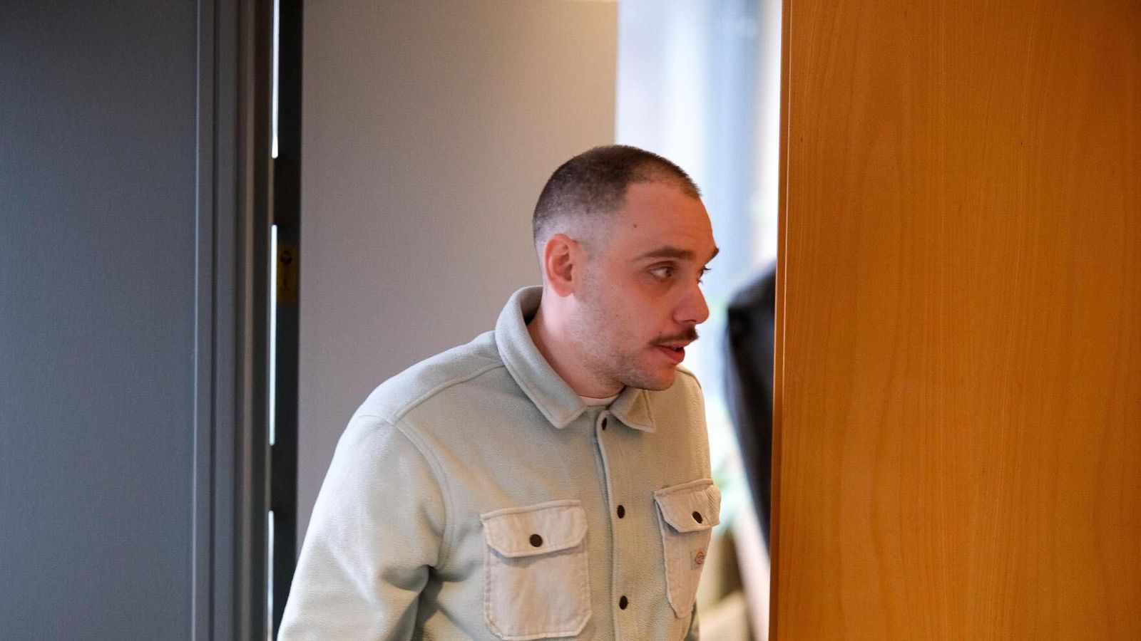Neitar því að hafa myrt vin sinn