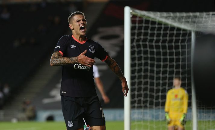 Besic fagnar í leik á dögunum. Hann er kominn í langt frí frá fótbolta.