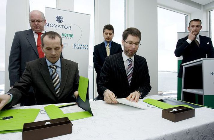 gagnaver Verne Holdings undirritaði samninga um byggingu gagnavers í Reykjanesbæ árið 2008. Framkvæmdir lágu niðri um tíma í vetur en tæknistjóri fyrirtækisins segir í viðtali í Bandaríkjunum að gagnaverið verði komið í gagnið í lok þessa árs.
Fréttablaðið/valli