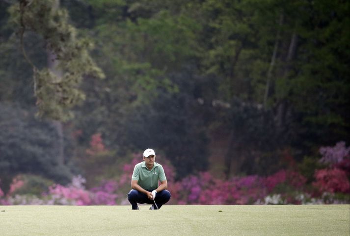 Spieth eftir innáhöggið á 14.holu á Augusta National í dag.