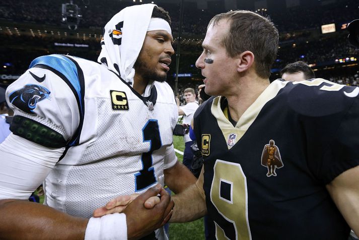 Brees og Newton þakka hvor öðrum fyrir leikinn í nótt.