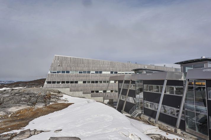 Háskólinn á Grænlandi á í samstarfi við háskóla vestanhafs, meðal annars við heimskautaháskóla í Alaska.