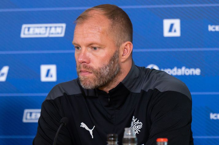 Eiður Smári Guðjohnsen frá tíma sínum sem aðstoðarþjálfari landsliðsins.