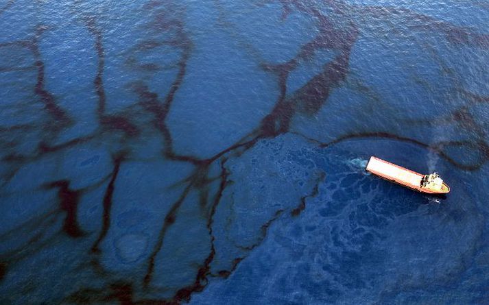 Olía brotnar hraðar niður í heitum sjó en köldum. Önnur staða og alvarlegri kæmi því upp ef olía lekur út norðan Íslands.