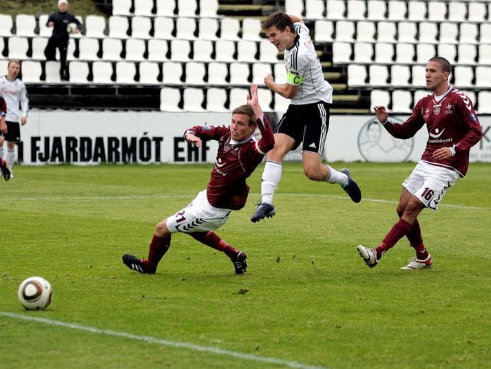 Matthías Vilhjálmsson skoraði sigurmark FH á móti Selfossi í gær.