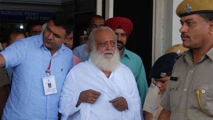 Asram Bapu neitaði allri sök frá upphafi.