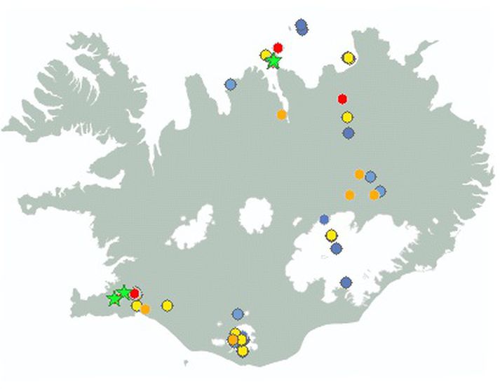 Grænu stjörnurnar sýna stóru skjálftana fyrir norðan og við Helgarfell.