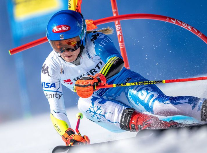 Mikaela Shiffrin á ferðinni í Frakklandi í dag, á leið sinni að heimsmeistaratitlinum í stórsvigi.