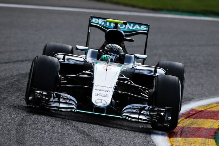 Nico Rosberg á ferð um Spa brautina í dag.