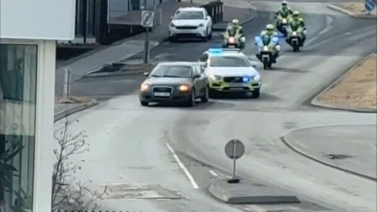 Keyrðu utan í bílinn í eftir­förinni