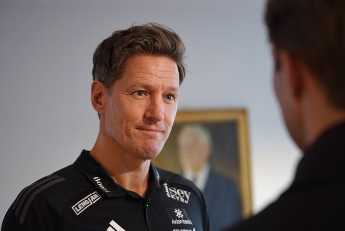 Arnar Pétursson undirbýr íslenska liðið fyrir fjarveru tveggja lykilleikmanna. 